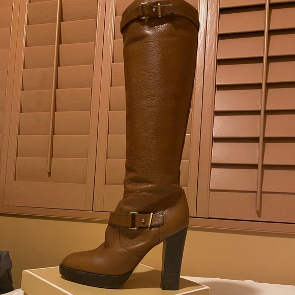 Boots - Picture 2 of 5